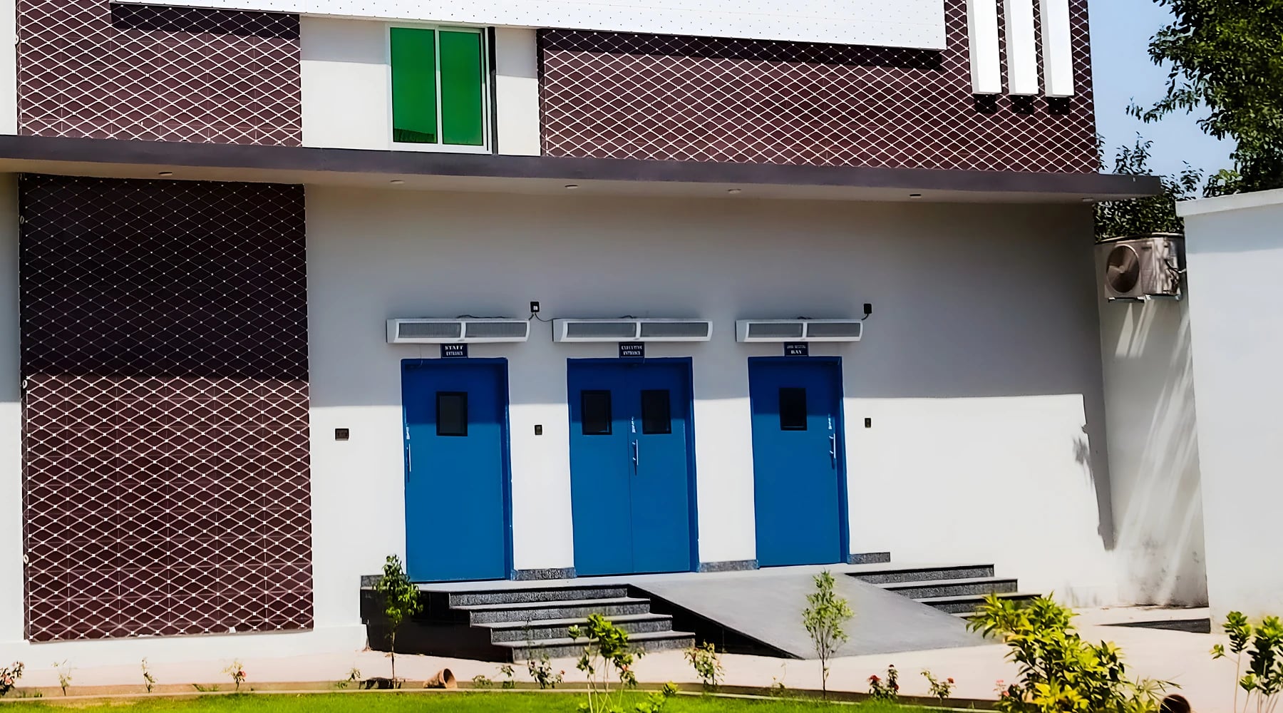 Goods and personnel entrances